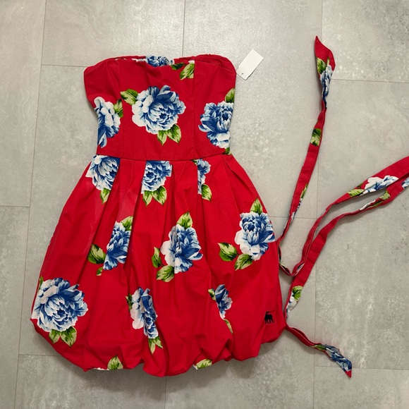 Abercrombie & Fitch Dresses & Skirts - A&F Strapless Floral Mini Dress